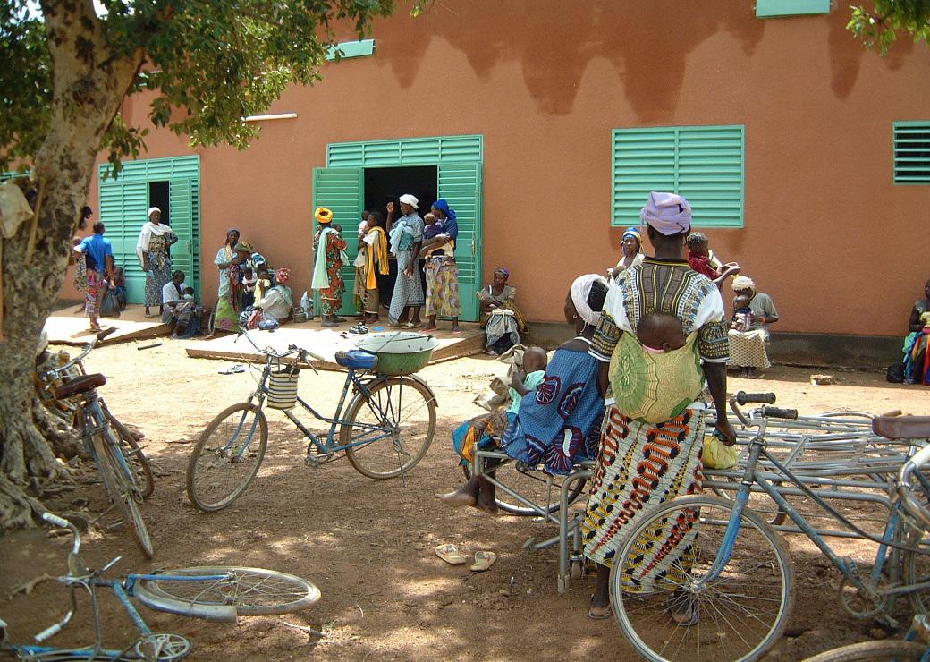 Centre de vaccination à Koubri (Burkina Faso) ©Marc-Eric Gruénais